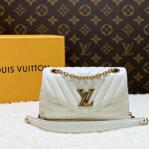 Louis Vuitton New Wave Chain Bag MM White